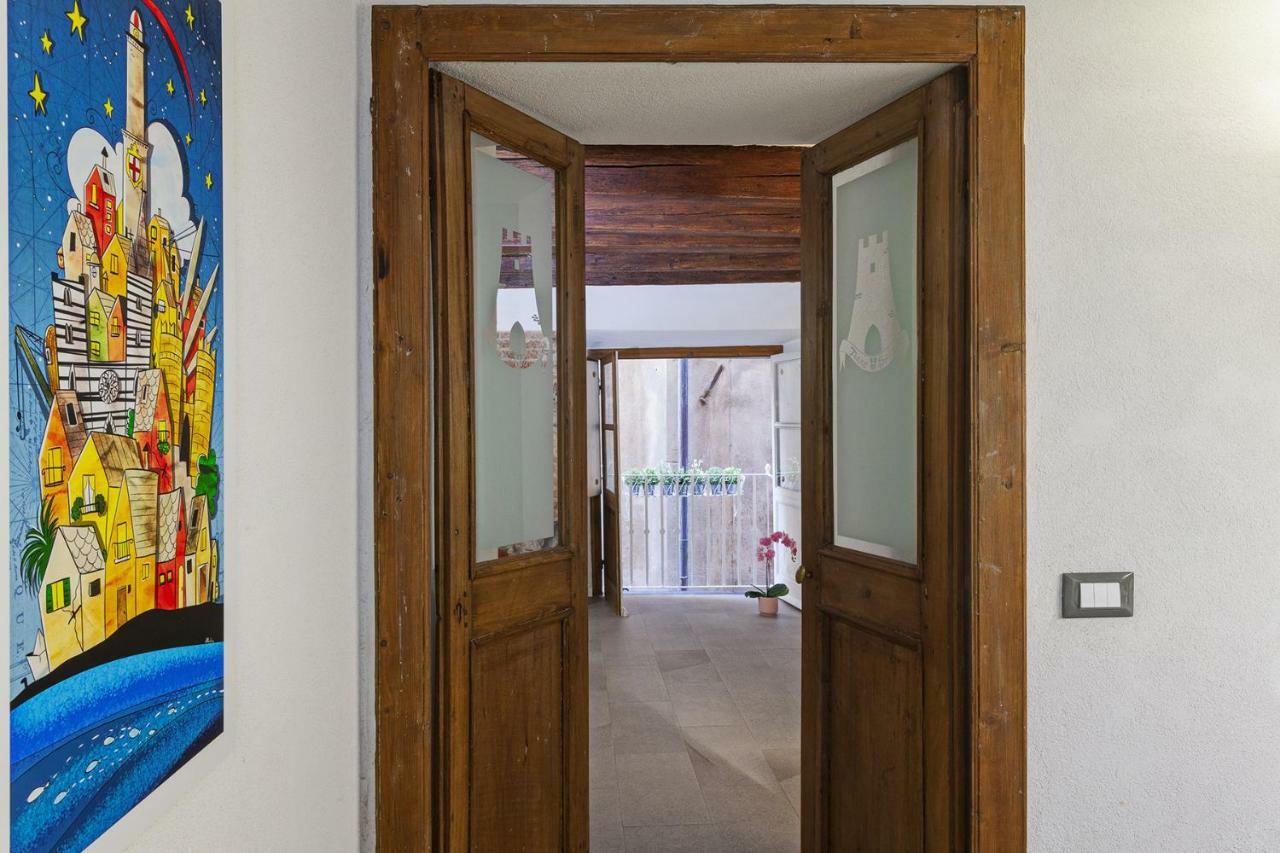 Wood And Stone Apartment In The Historical Center Genoa Ngoại thất bức ảnh