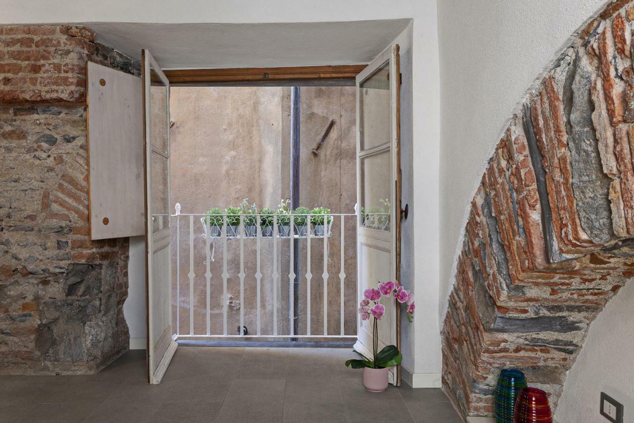 Wood And Stone Apartment In The Historical Center Genoa Ngoại thất bức ảnh