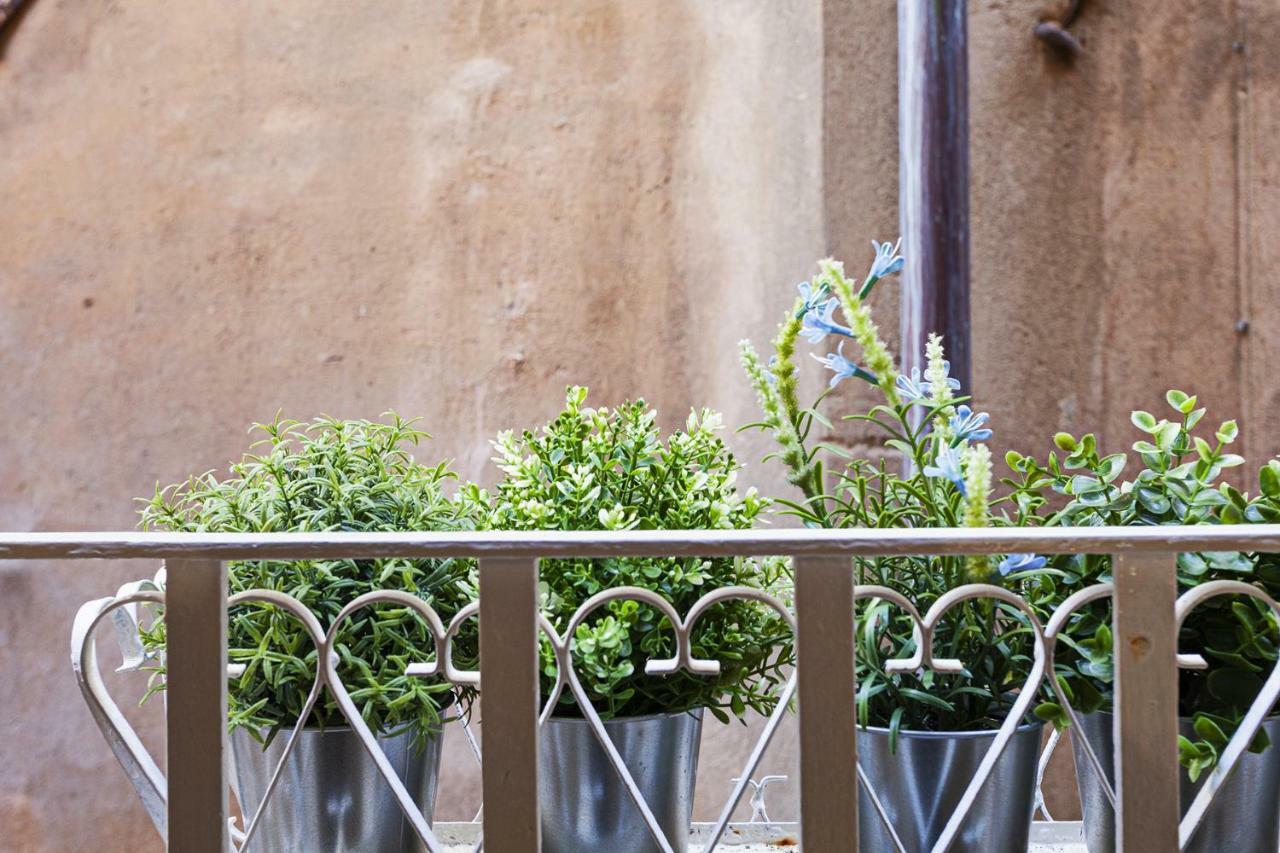 Wood And Stone Apartment In The Historical Center Genoa Ngoại thất bức ảnh