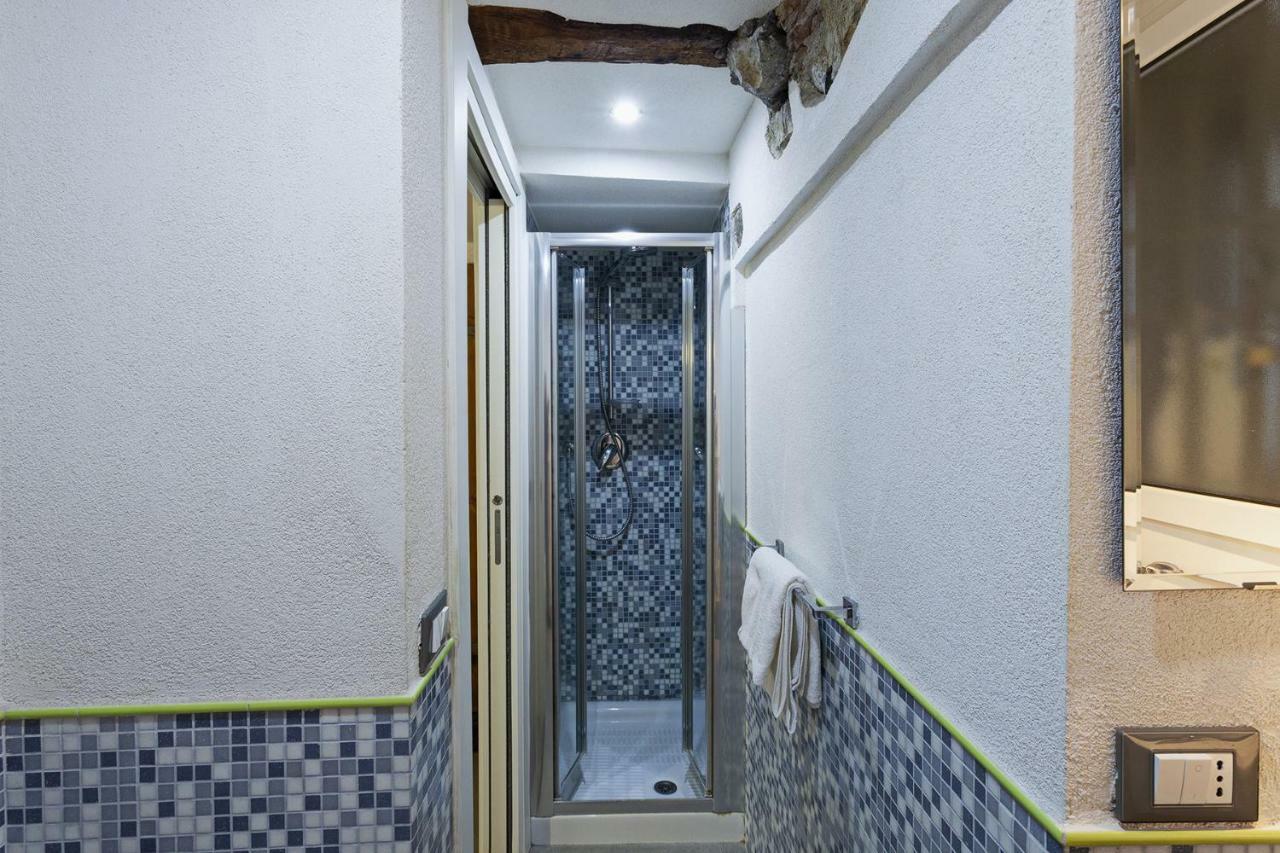 Wood And Stone Apartment In The Historical Center Genoa Ngoại thất bức ảnh