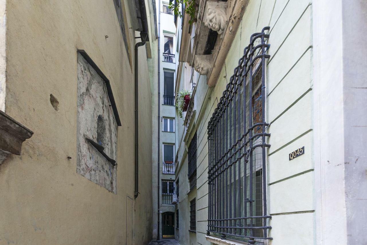 Wood And Stone Apartment In The Historical Center Genoa Ngoại thất bức ảnh