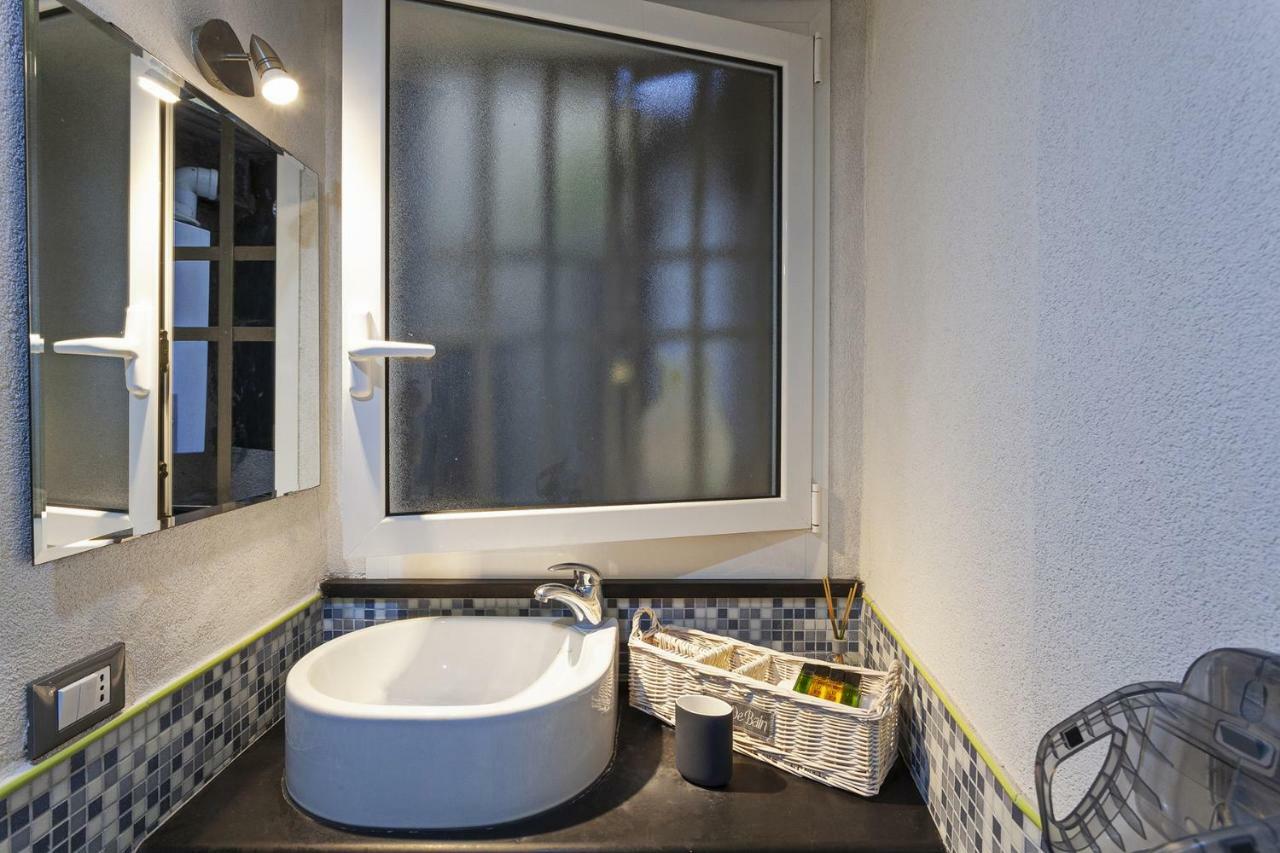 Wood And Stone Apartment In The Historical Center Genoa Ngoại thất bức ảnh